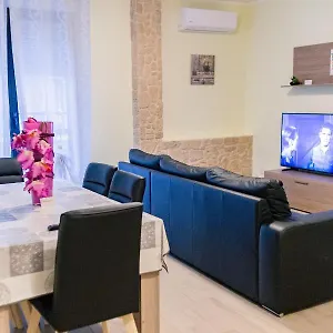 Like At Apartament