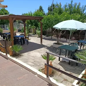 Mony's Island Pensjonat